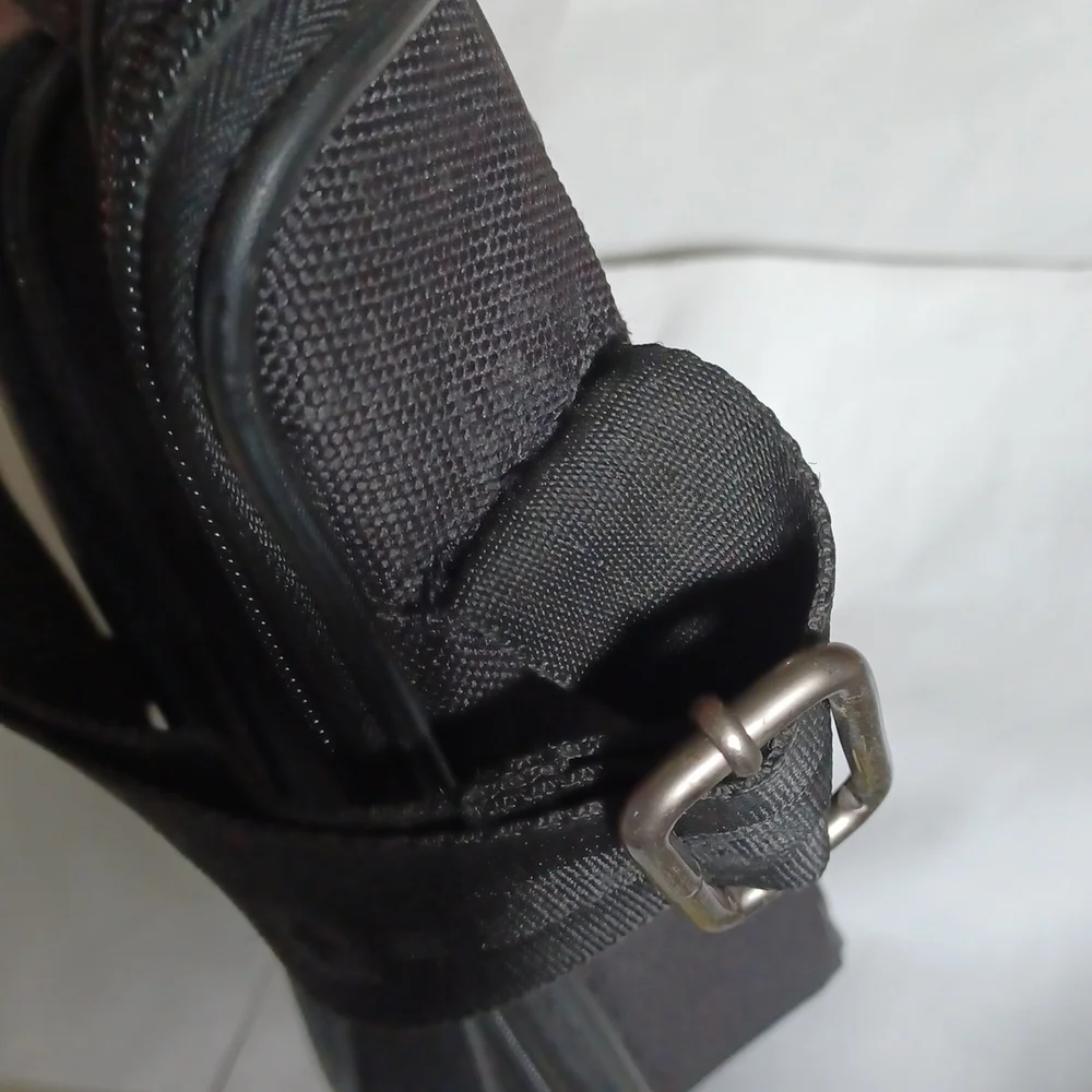 SwissGear black Laptop Case adjustable strap and luggage strap 17